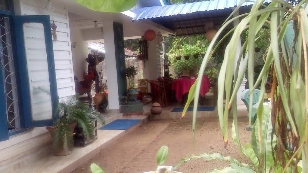 Rock Cascade Tourist Home & Cookery School Polonnaruwa Buitenkant foto